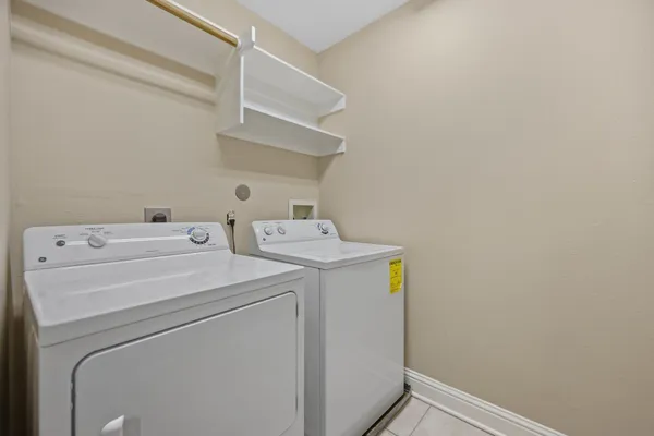 a view of a house with backyard and garden