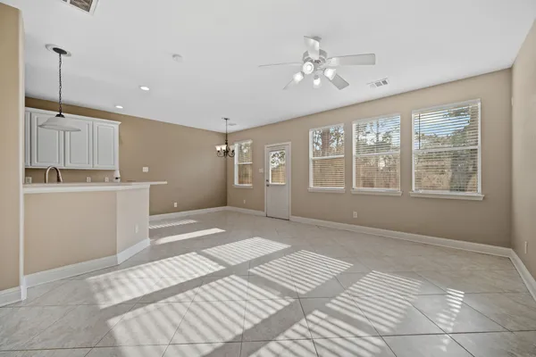 a view of a livingroom with a workspace