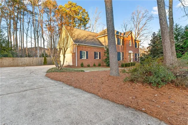 $799,900 | 140 Derby Forest Court, Roswell, GA 30076