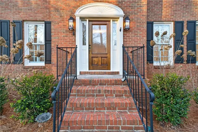 $799,900 | 140 Derby Forest Court, Roswell, GA 30076