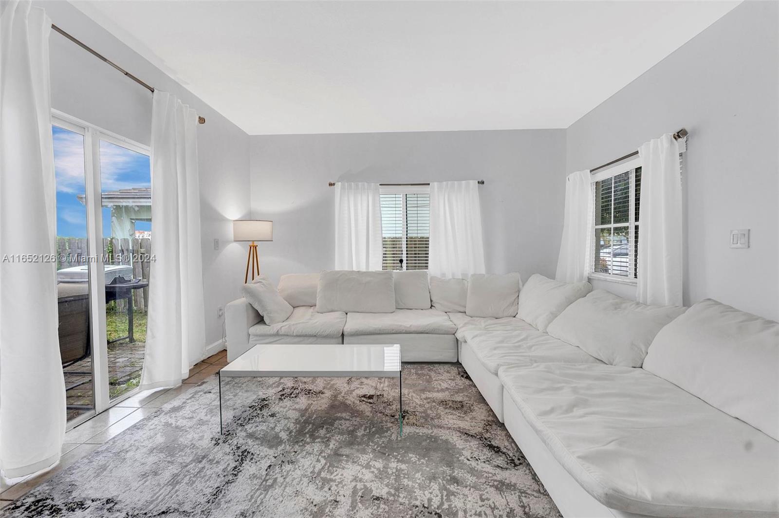 2905 Northeast 4th Street Homestead, FL 33033 - Photo 11 of 47