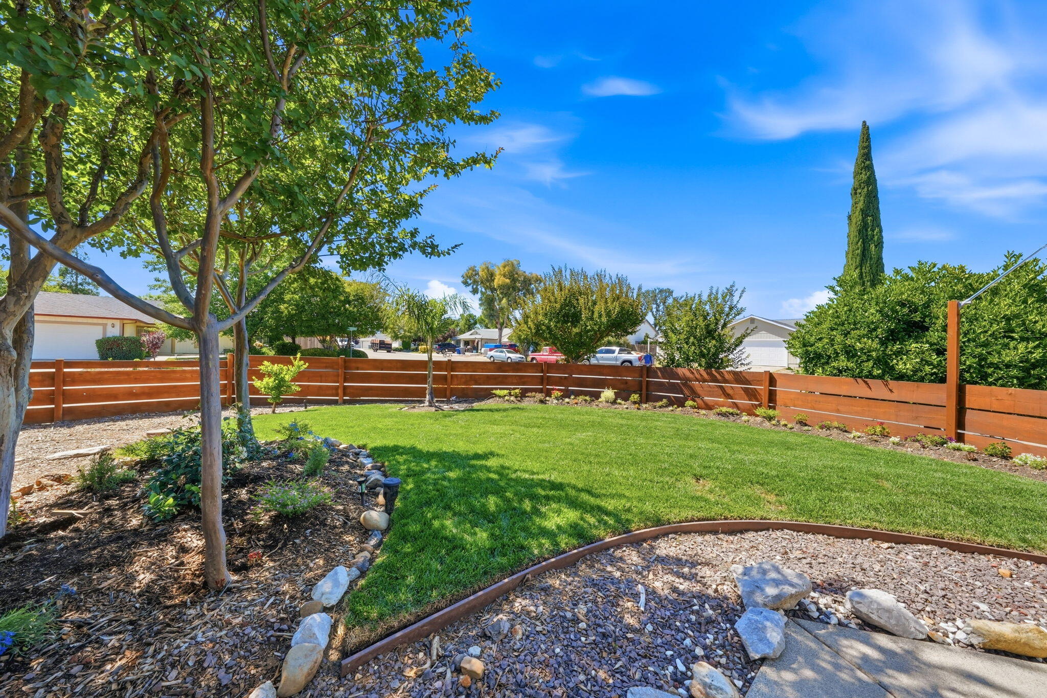 1803 Stetson Way Redding, CA 96003 - Photo 7 of 32 Front Yard