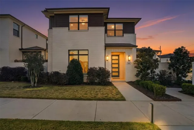$620,000 | 323 Sunset Lane, Fort Worth, TX 76114