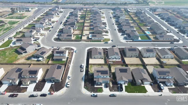 a picture of a open kitchen
