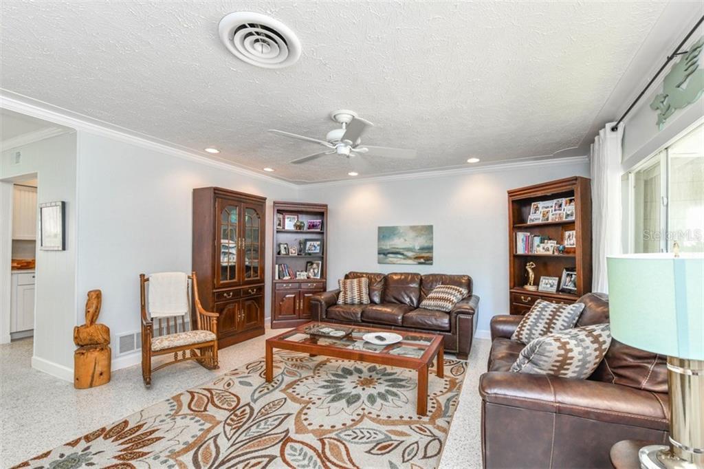 6620 Peacock Road Sarasota, FL 34242 - Photo 10 of 25 Gallery Image 10
