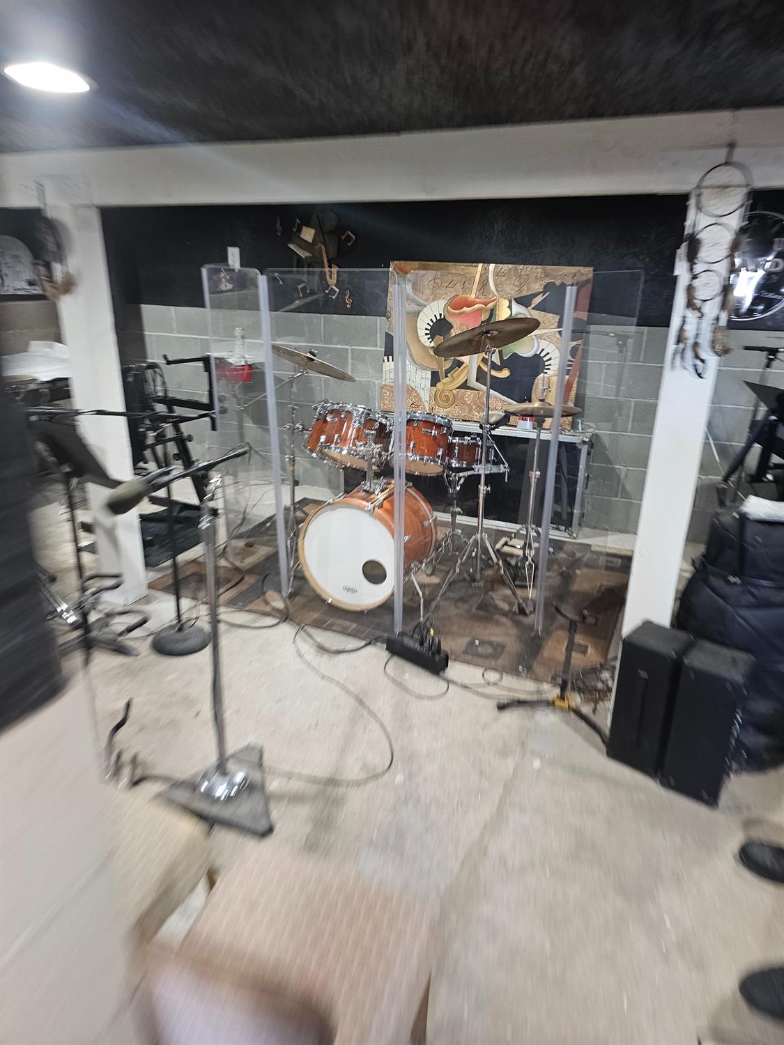 450 C Street Fresno, CA 93706 - Photo 14 of 22 a room with gym equipment