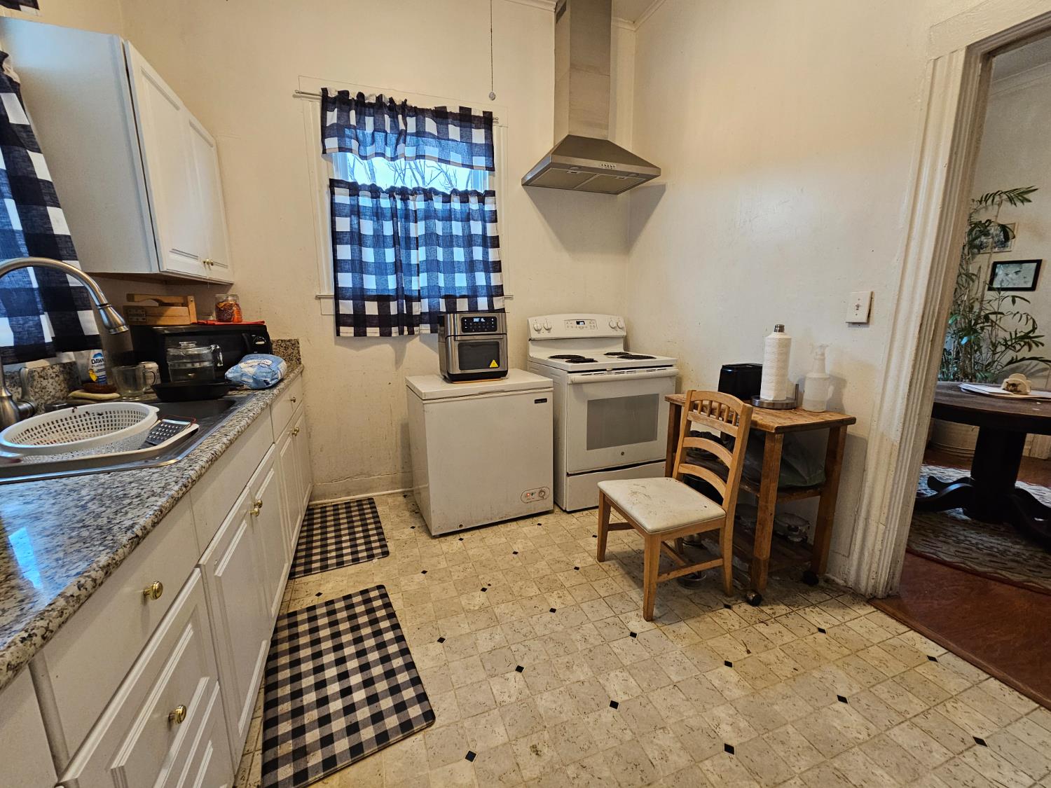 450 C Street Fresno, CA 93706 - Photo 21 of 22 a room with furniture a rug and a fireplace