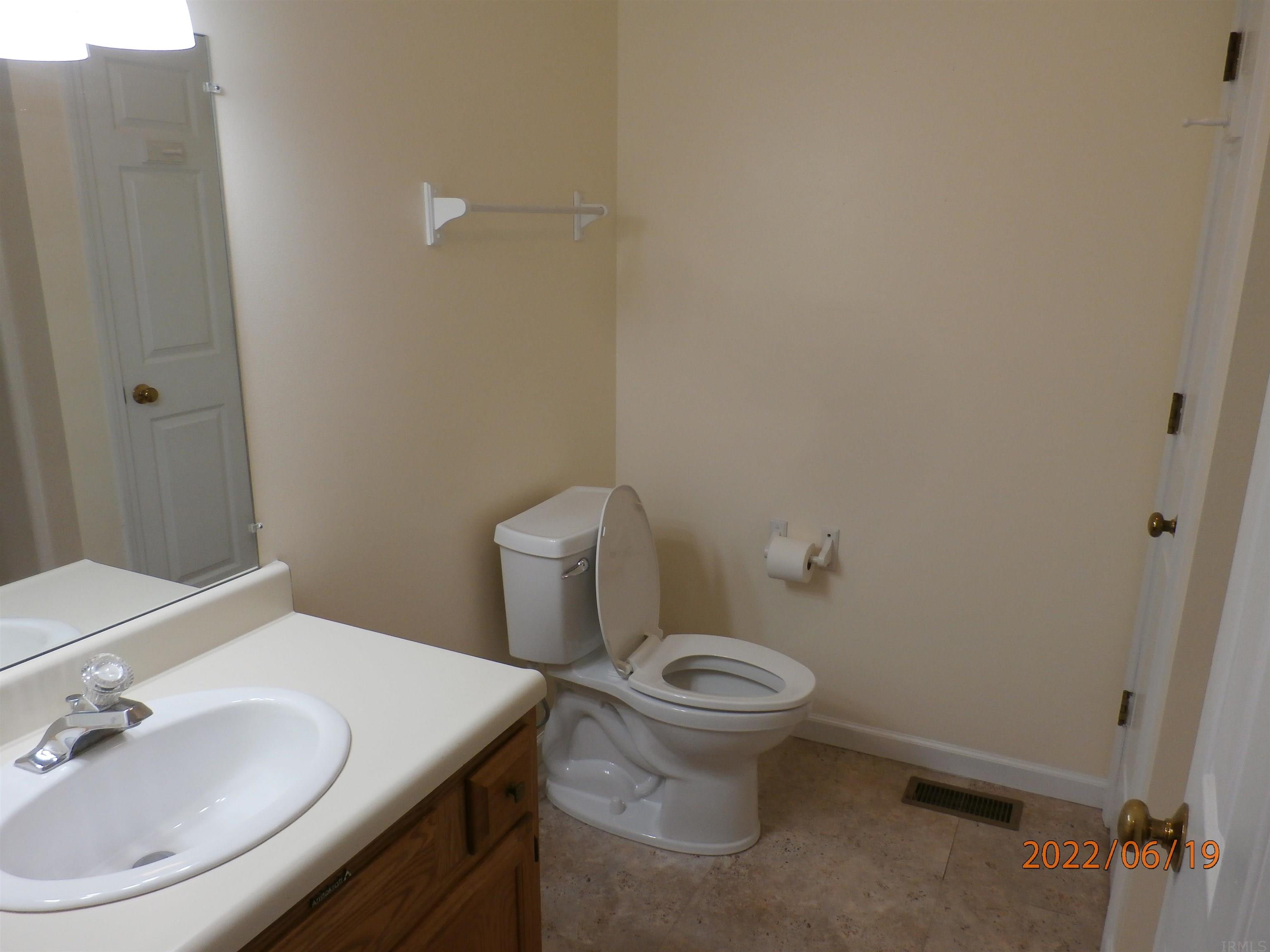 1368 South College Mall Road, Unit I4 Bloomington, IN 47401 - Photo 12 of 20 Gallery Image 12