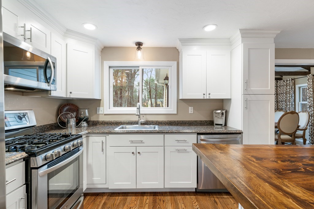 34 Barton Road Foxboro, MA 02035 - Photo 4 of 33 Gallery Image 4