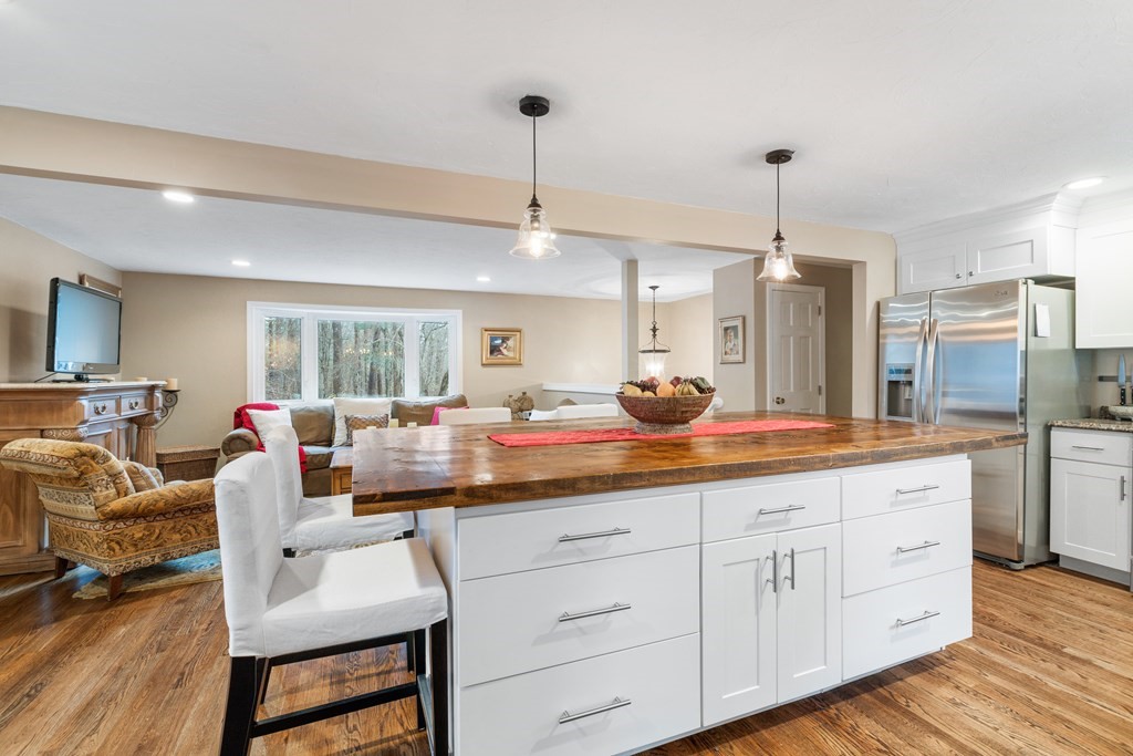 34 Barton Road Foxboro, MA 02035 - Photo 5 of 33 Gallery Image 5