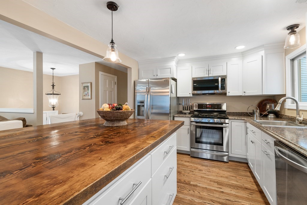 34 Barton Road Foxboro, MA 02035 - Photo 6 of 33 Gallery Image 6