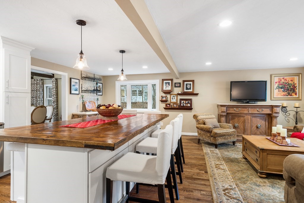34 Barton Road Foxboro, MA 02035 - Photo 7 of 33 Gallery Image 7