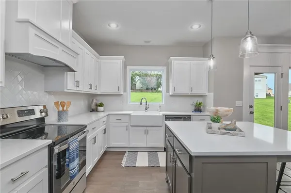 $669,950 | 6100 Barth Road, Shawnee, KS 66226
