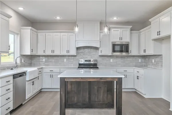 $669,950 | 6100 Barth Road, Shawnee, KS 66226