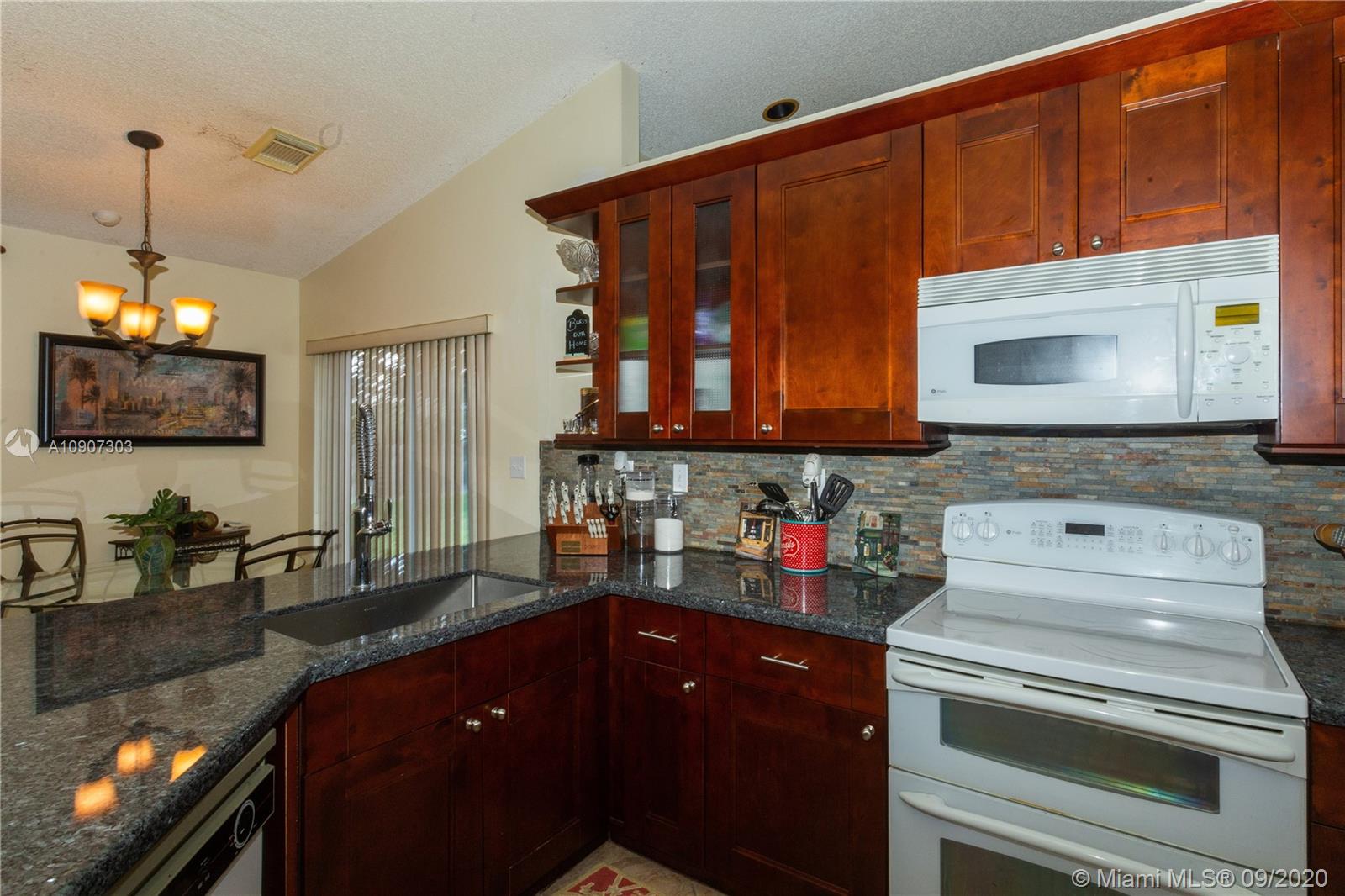 Flamingo Estates Miramar, FL 33027 - Photo 5 of 15