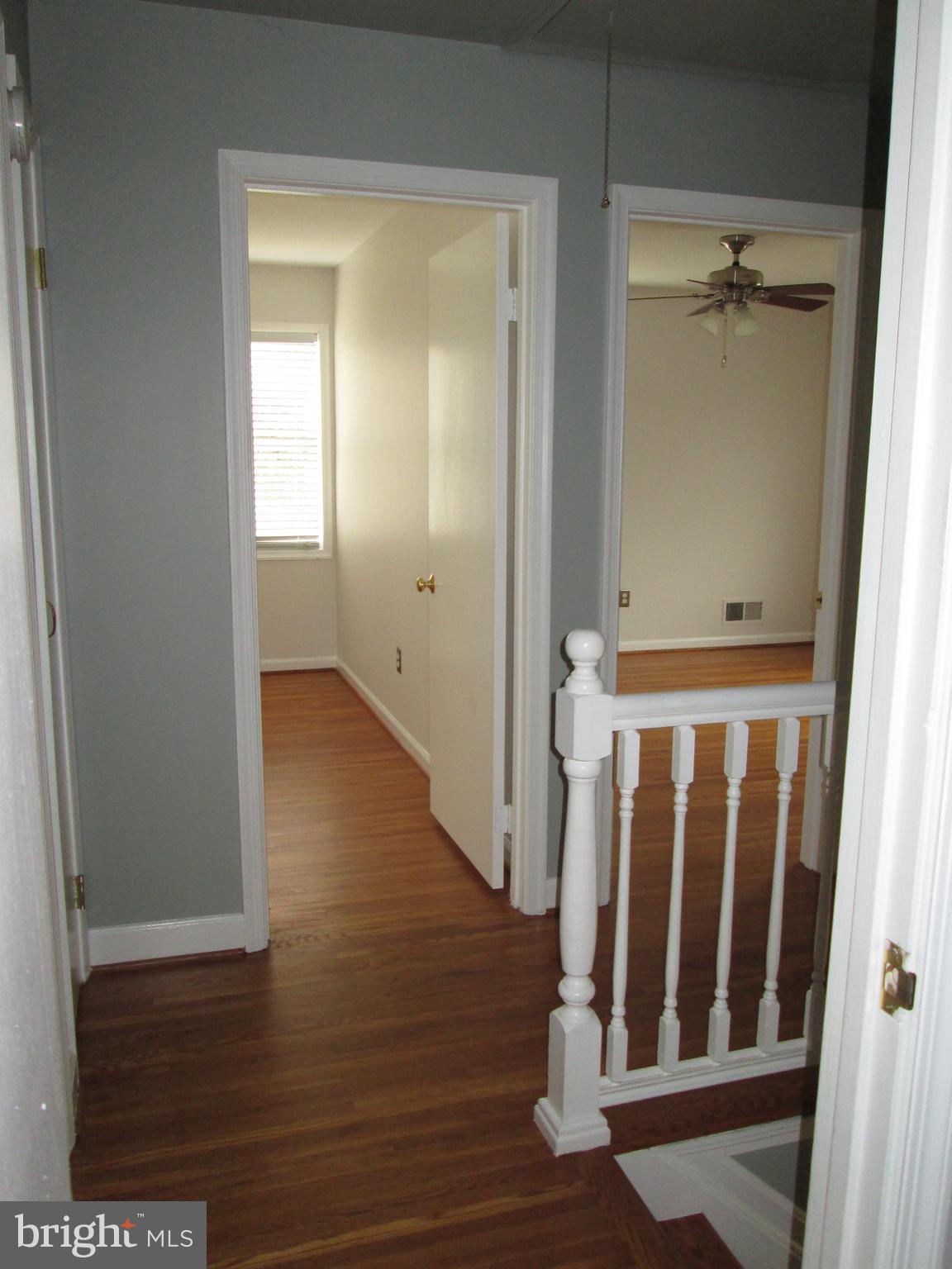 7401 Castle Road Manassas, VA 20109 - Photo 19 of 45 Upper Hallway