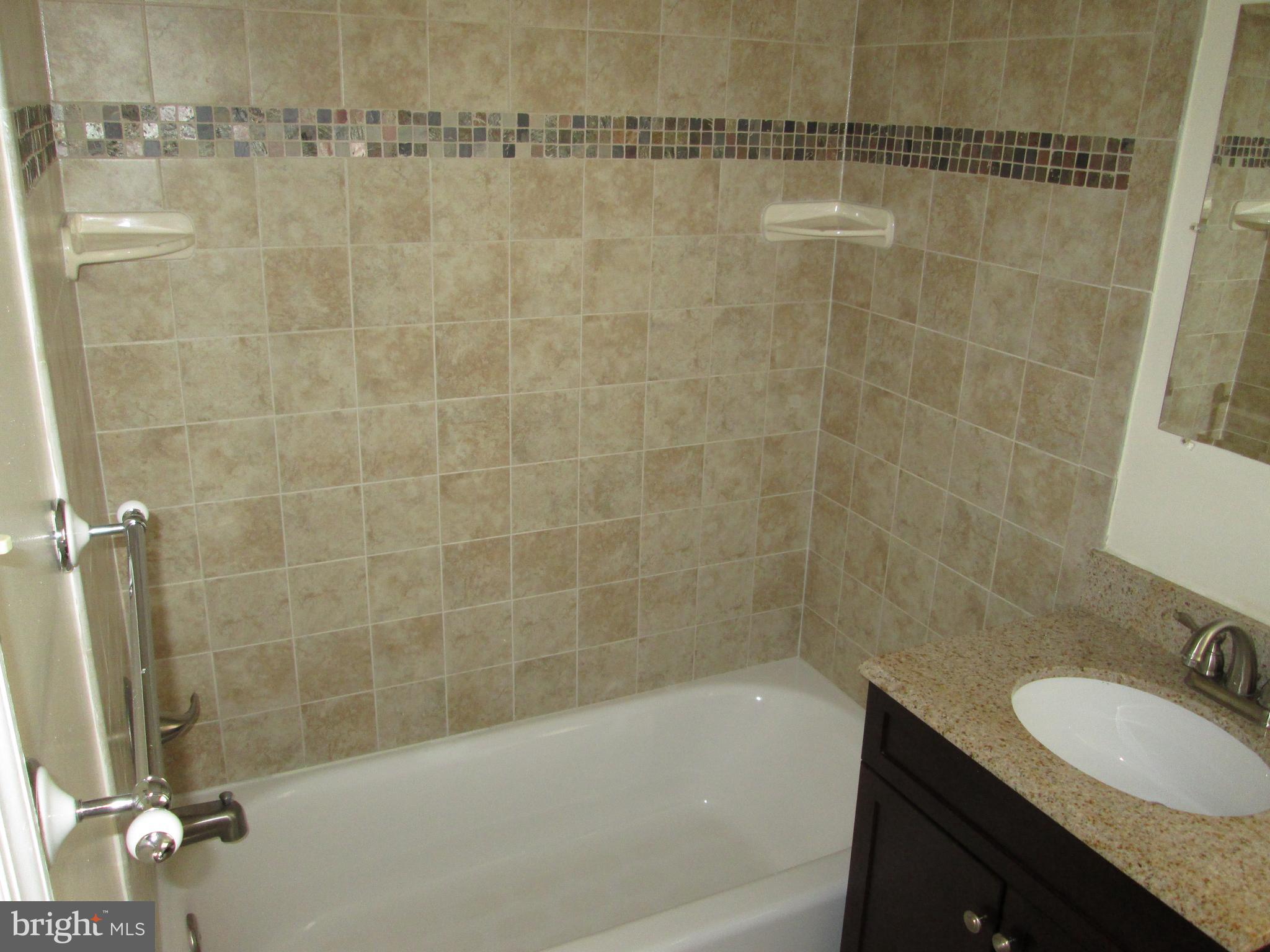 7401 Castle Road Manassas, VA 20109 - Photo 26 of 45 Upper Hall Bathroom Pic 1