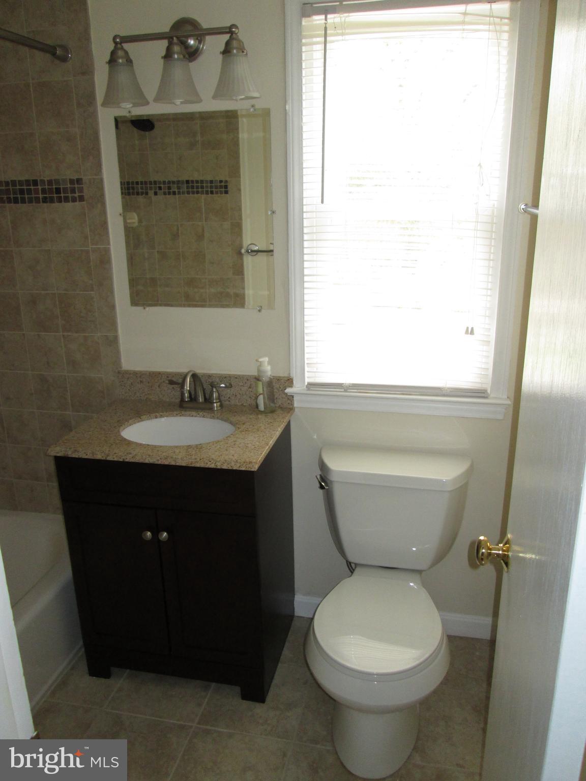 7401 Castle Road Manassas, VA 20109 - Photo 27 of 45 Upper Hall Bathroom Pic 2