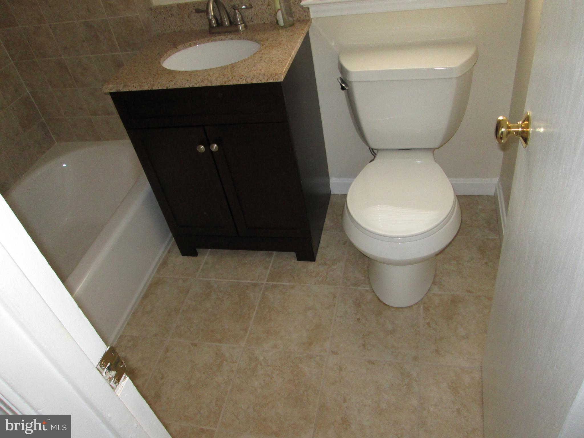 7401 Castle Road Manassas, VA 20109 - Photo 28 of 45 Upper hall Bathroom Pic 3