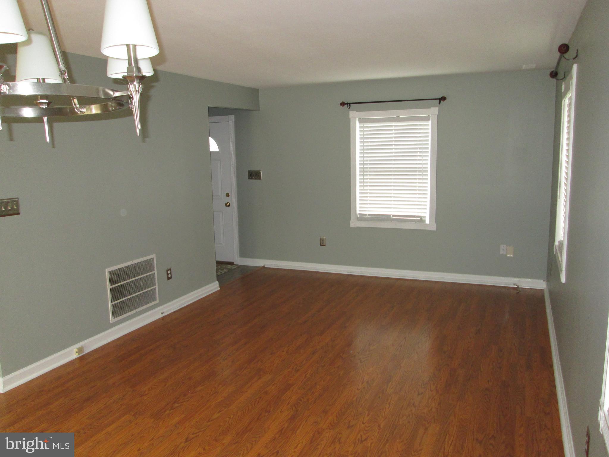 7401 Castle Road Manassas, VA 20109 - Photo 8 of 45 Main Level Family Room Pic 2
