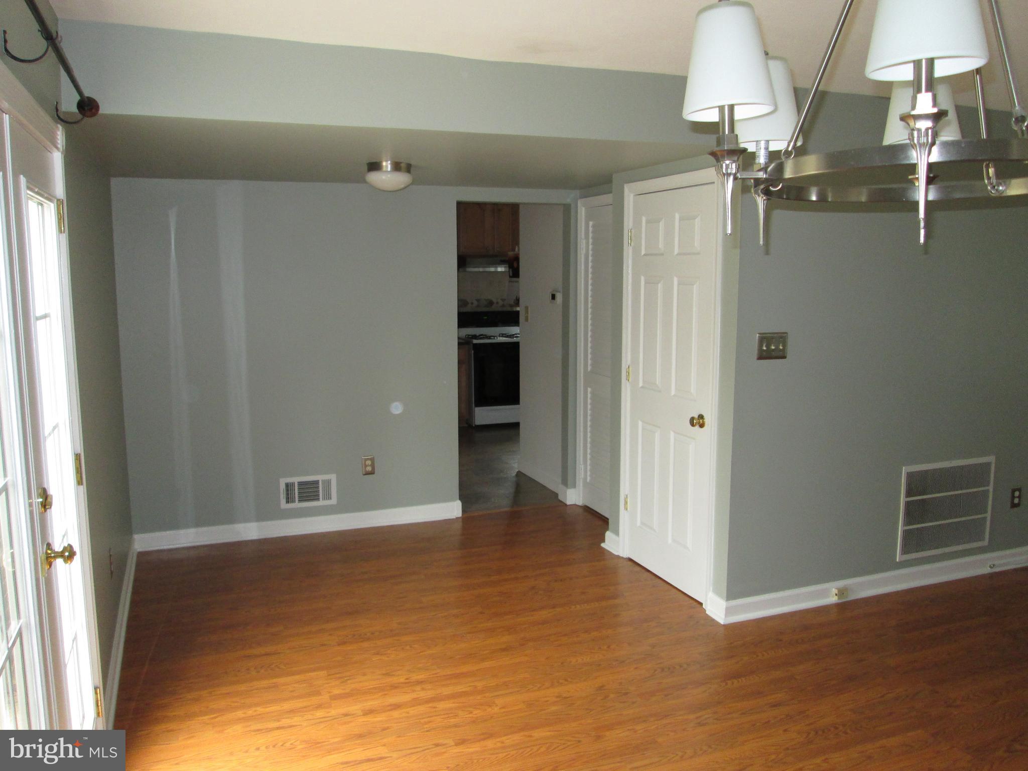 7401 Castle Road Manassas, VA 20109 - Photo 9 of 45 Main Level Dining Nook Pic