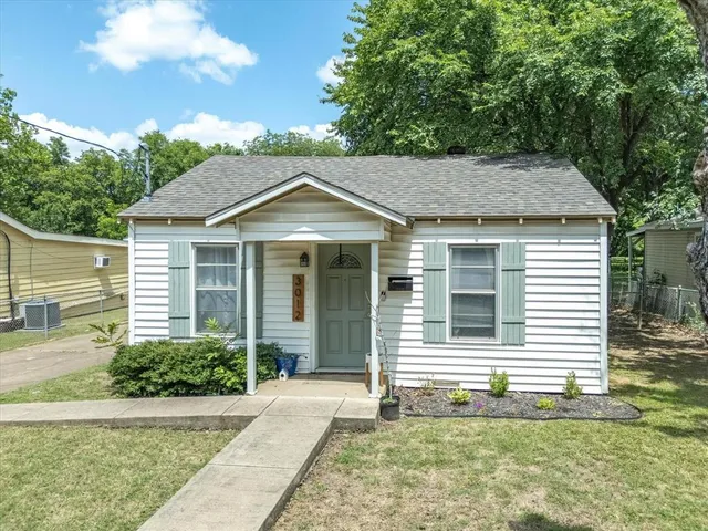 $1,895 | 3012 Gene Lane, Haltom City, TX 76117