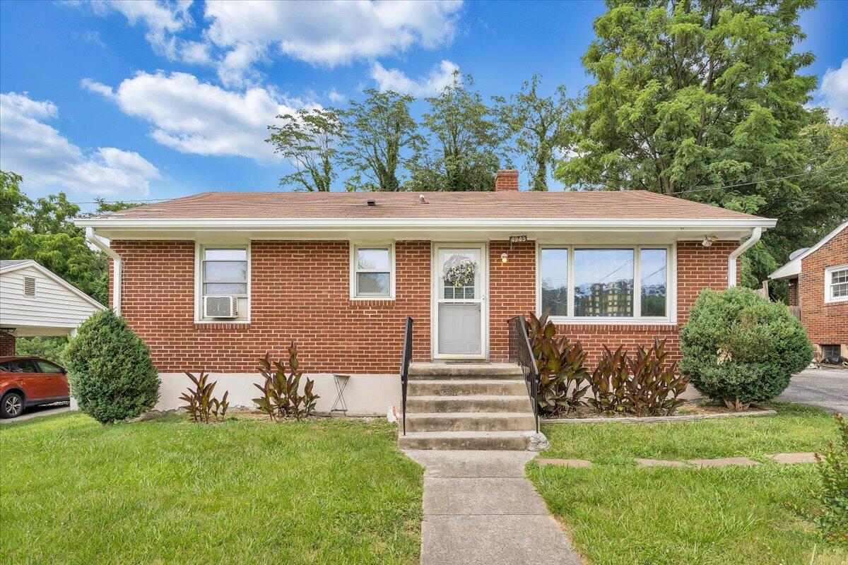 4943 Pomeroy Road Northwest Roanoke, VA 24017 - Photo 1 of 31 01-MIB07590