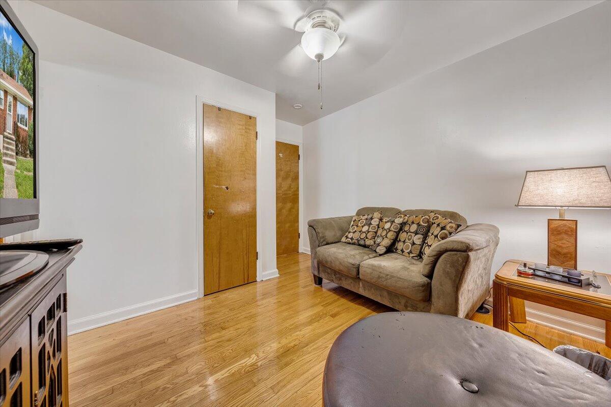 4943 Pomeroy Road Northwest Roanoke, VA 24017 - Photo 9 of 31 09-MIB07542