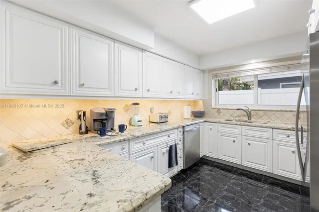 $850,000 | 2580 Southeast 2nd Court, Pompano Beach, FL 33062