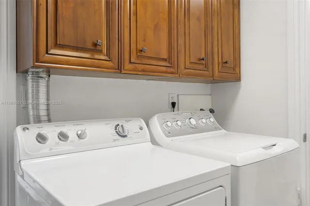 $850,000 | 2580 Southeast 2nd Court, Pompano Beach, FL 33062