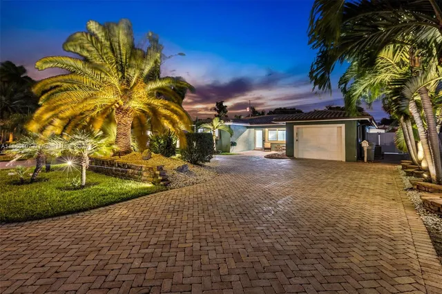 $850,000 | 2580 Southeast 2nd Court, Pompano Beach, FL 33062