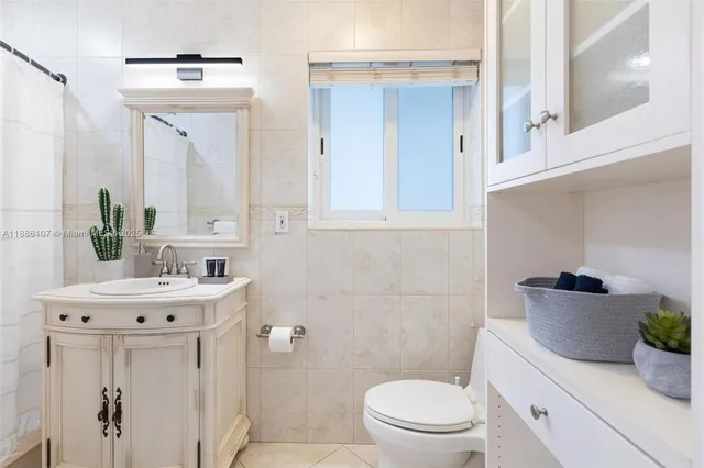 $850,000 | 2580 Southeast 2nd Court, Pompano Beach, FL 33062