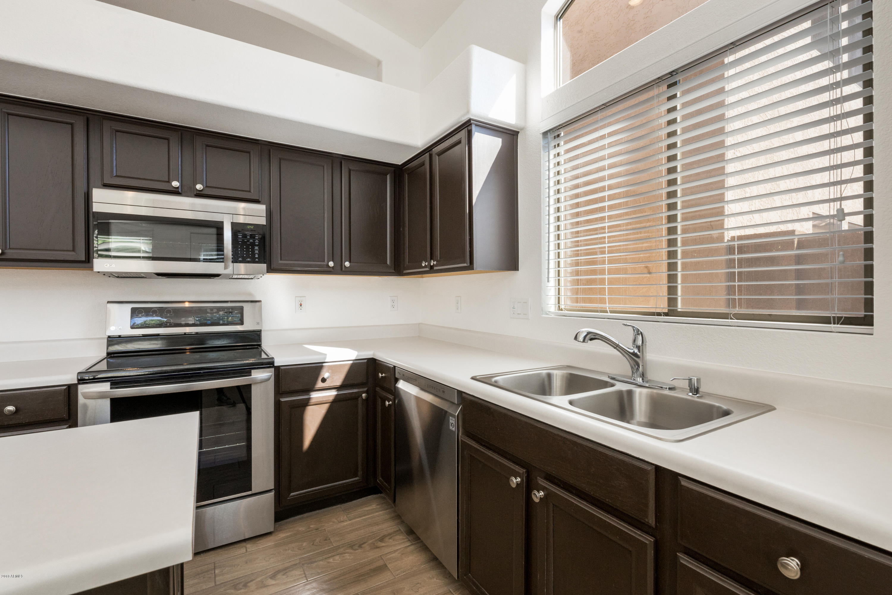 1327 West Escuda Road Phoenix, AZ 85027 - Photo 9 of 28 Kitchen