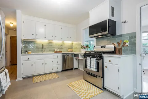 $699,000 | 200 Grove Street, Montclair, NJ 07042