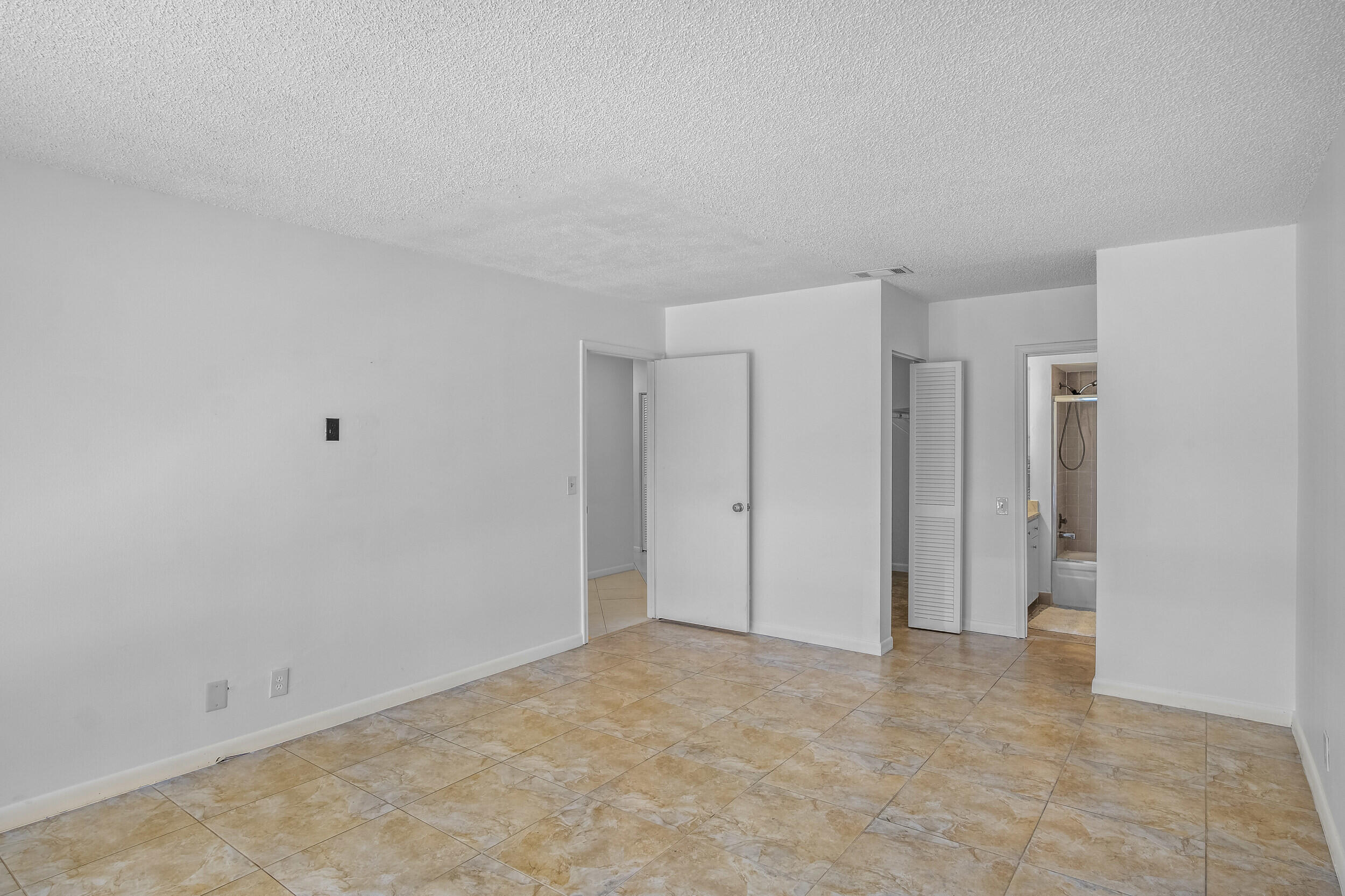 704 Lago Road Delray Beach, FL 33445 - Photo 8 of 67 704 lago-07