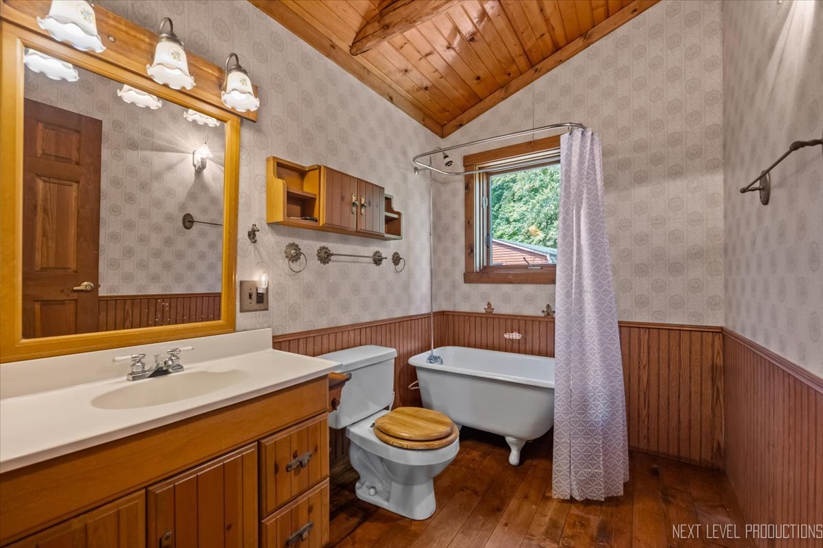 4002 East 1950th Road Sheridan, IL 60551 - Photo 15 of 35 a bathroom with a sink toilet tub and shower