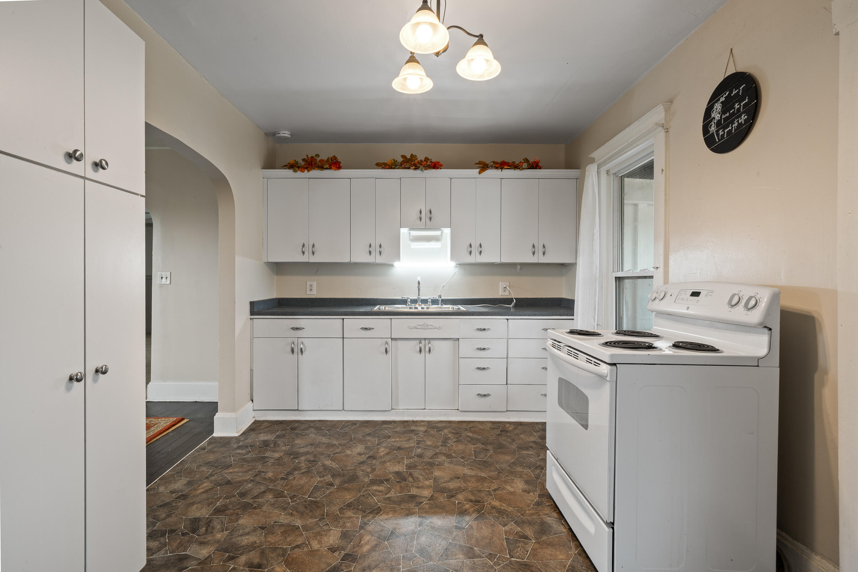 4363 County Rd O Delavan, WI 53115 - Photo 5 of 59 Kitchen