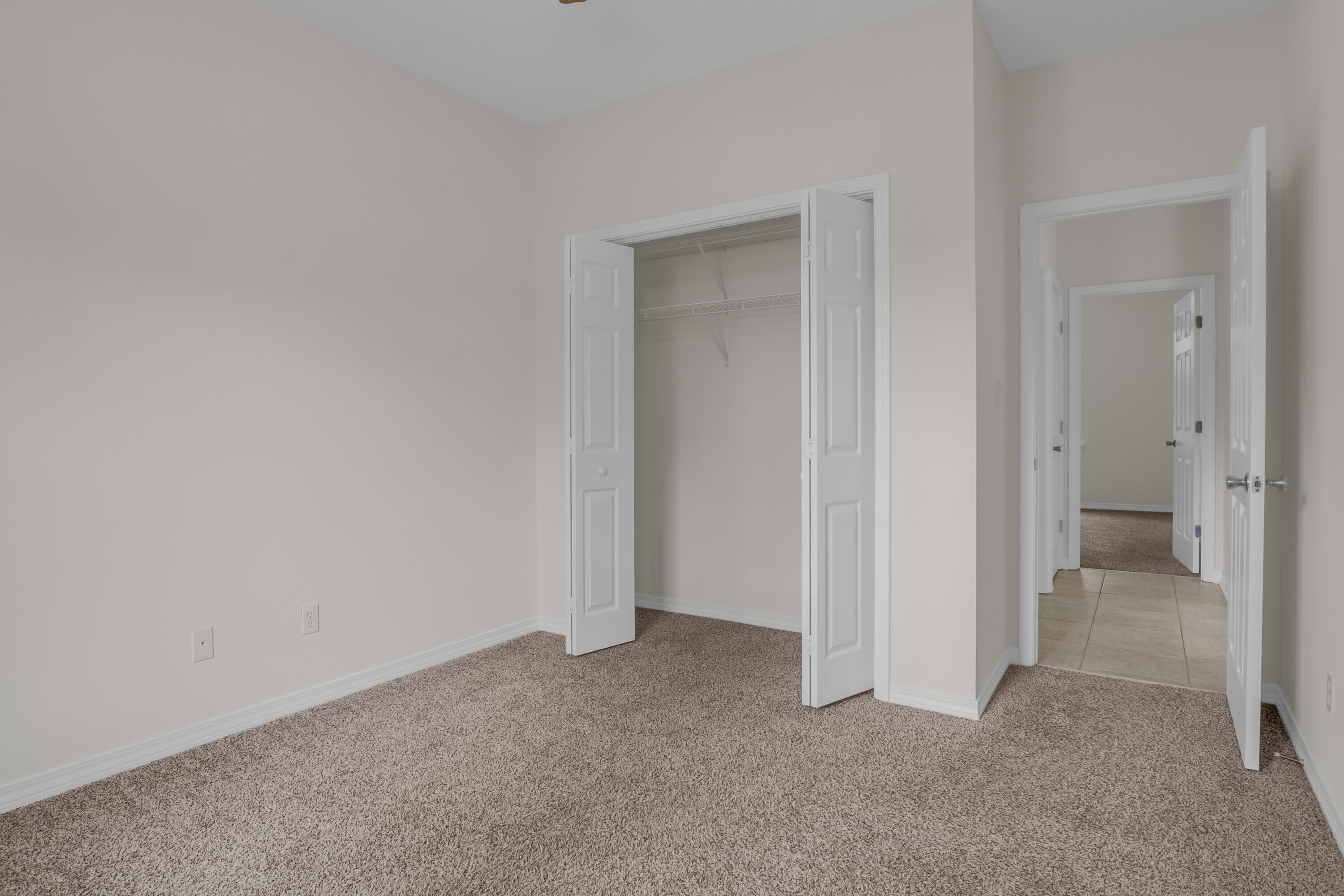 63 Las Roblas Grande Drive Santa Rosa Beach, FL 32459 - Photo 26 of 28 an empty room with a bathroom