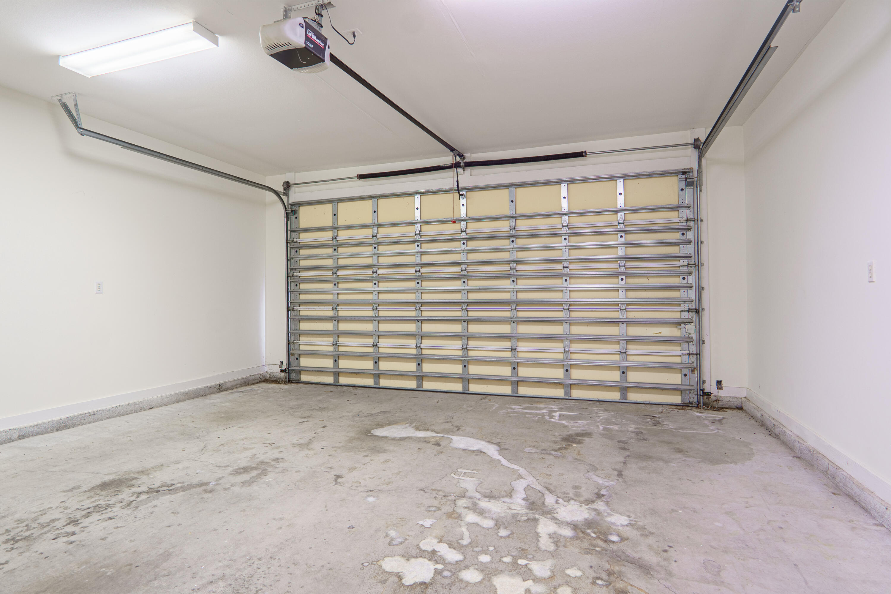 63 Las Roblas Grande Drive Santa Rosa Beach, FL 32459 - Photo 27 of 28 a view of a garage