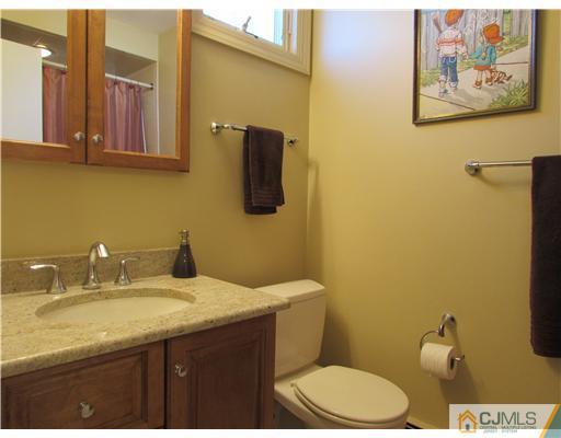 32 Buck Road East Brunswick, NJ 08816 - Photo 17 of 21 Gallery Image 17
