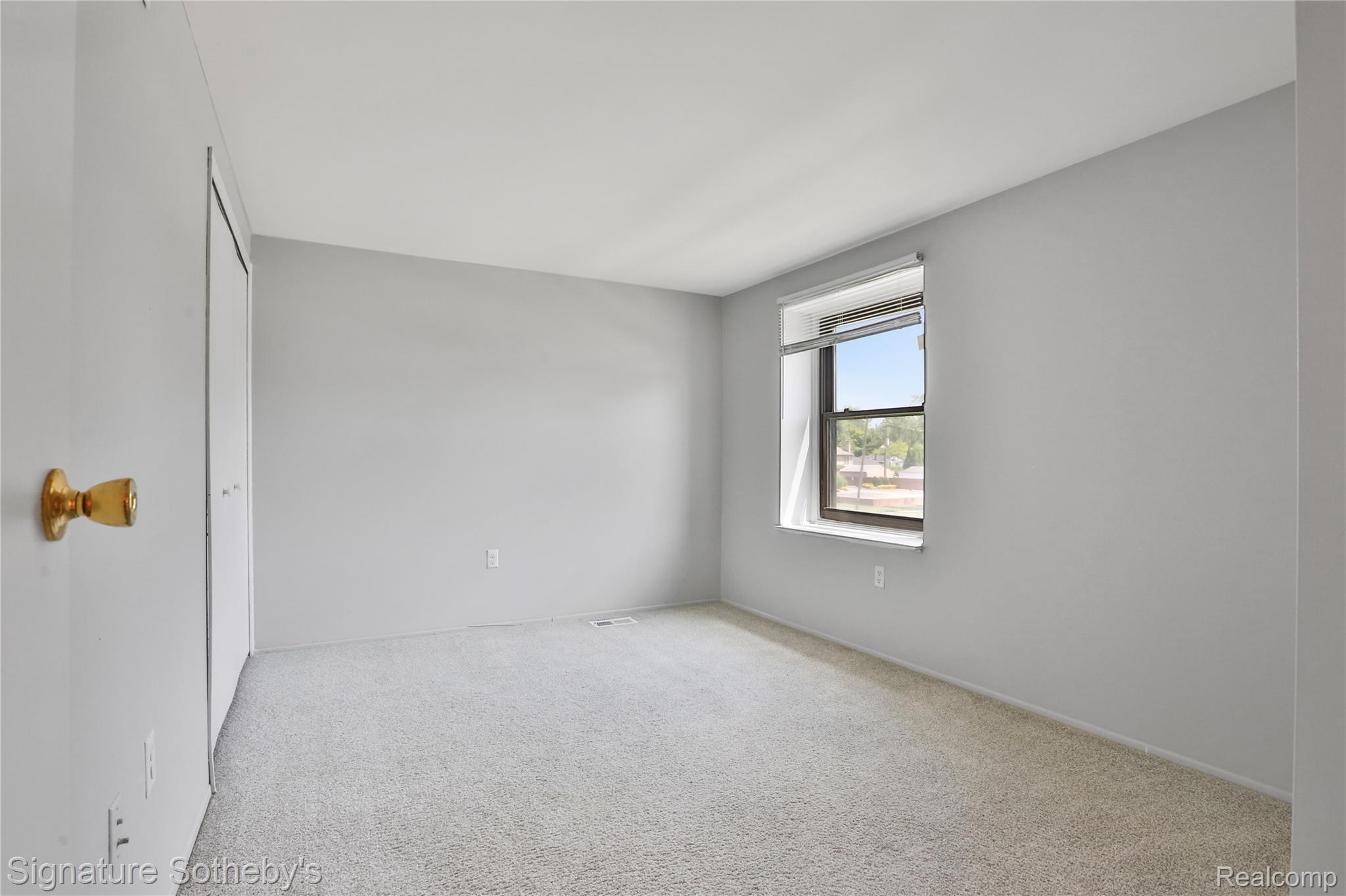 5025 Crooks Road, Unit 42 Royal Oak, MI 48073 - Photo 9 of 19 0I0A9495ss.jpg