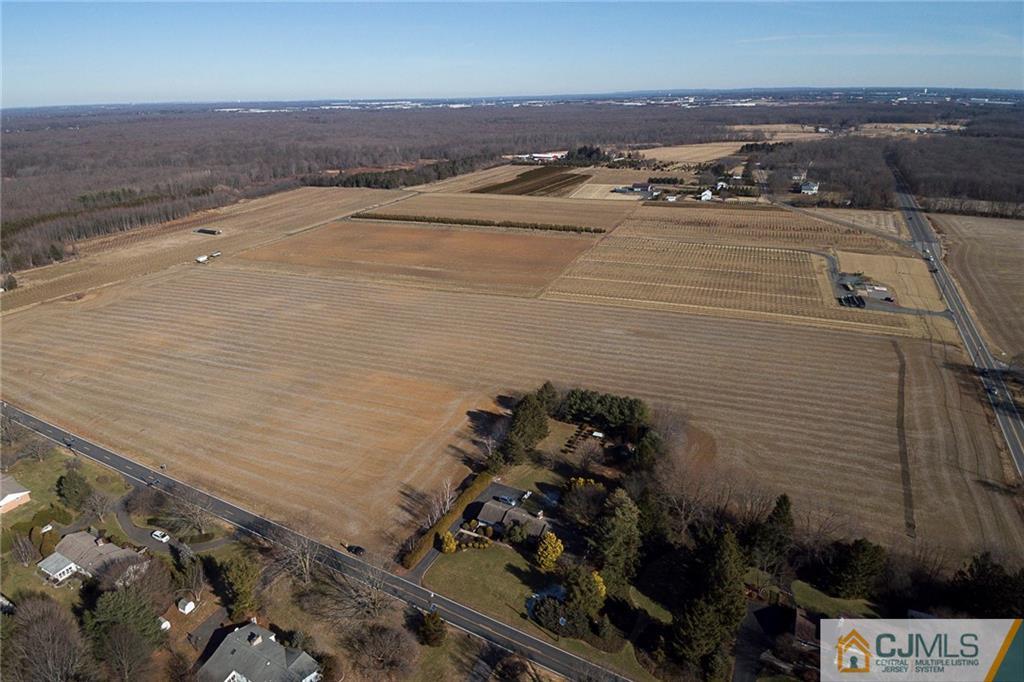 359 Dey Road Cranbury, NJ 08512 - Photo 3 of 10 Gallery Image 3