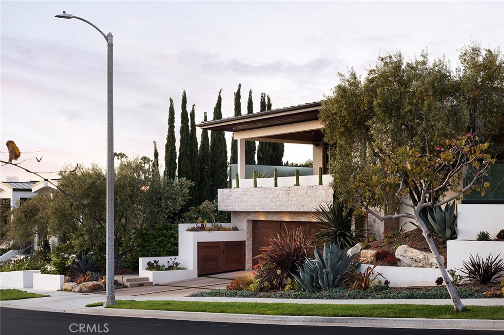 4512 Roxbury Road Corona del Mar, CA 92625 - Photo 2 of 51