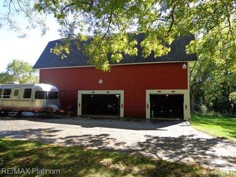 2370 Cullen Road Howell, MI 48855 - Photo 13 of 39 Front View of Barn.jpg
