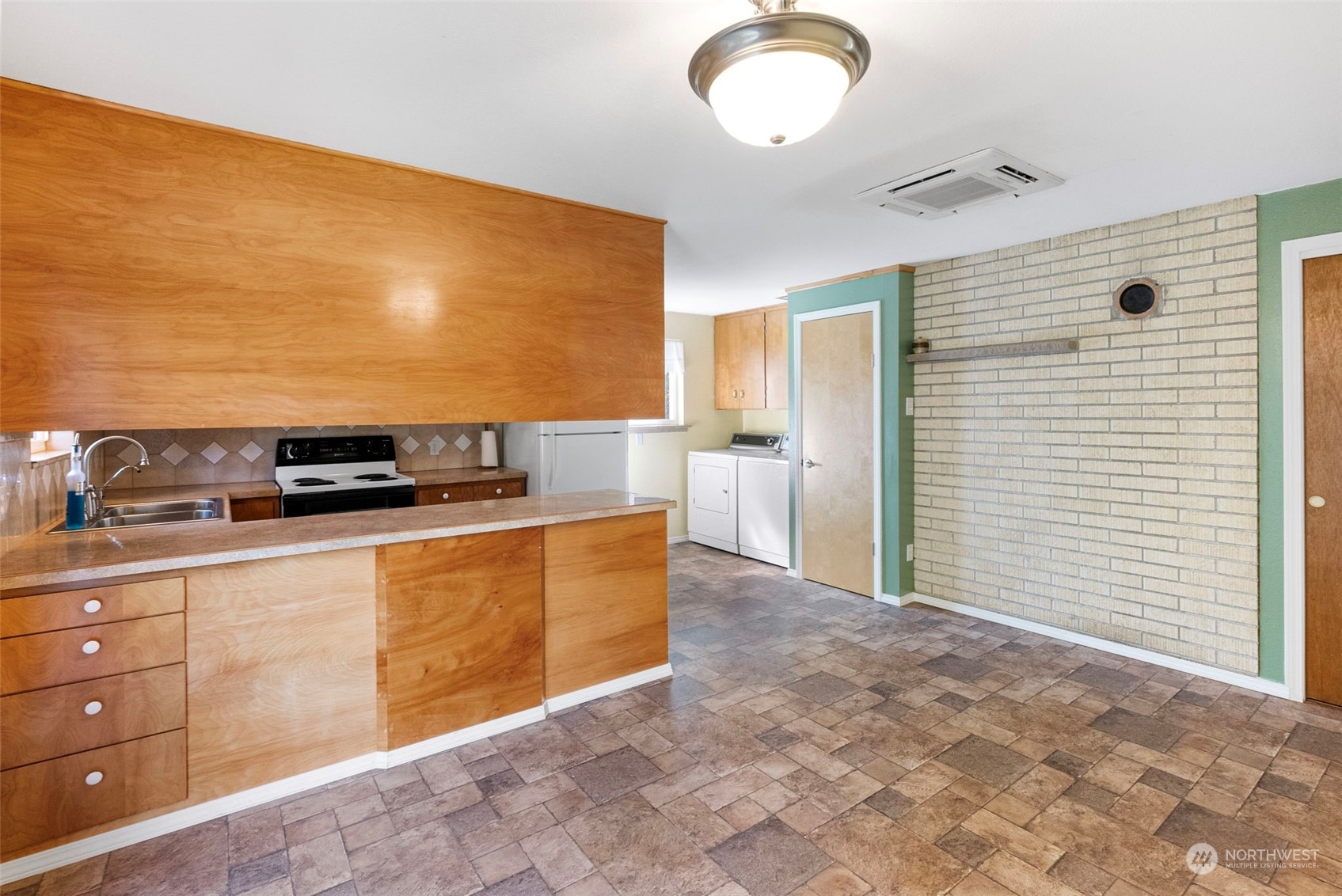 44223 Southeast Ernies Grove Road Snoqualmie, WA 98065 - Photo 11 of 21 a kitchen with stainless steel appliances granite countertop a sink and a stove