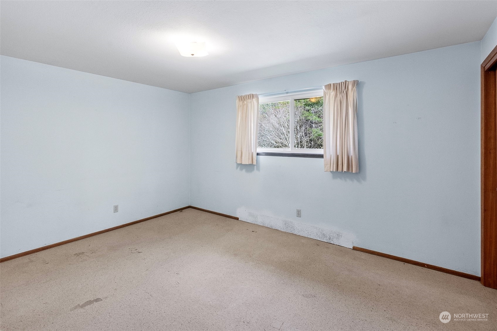 44223 Southeast Ernies Grove Road Snoqualmie, WA 98065 - Photo 14 of 21 an empty room with a window