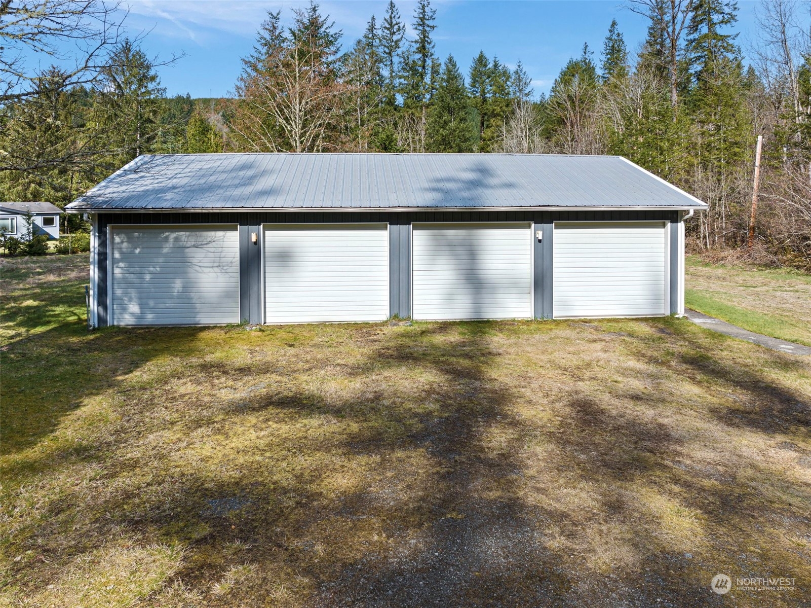 44223 Southeast Ernies Grove Road Snoqualmie, WA 98065 - Photo 17 of 21 a backyard of a house