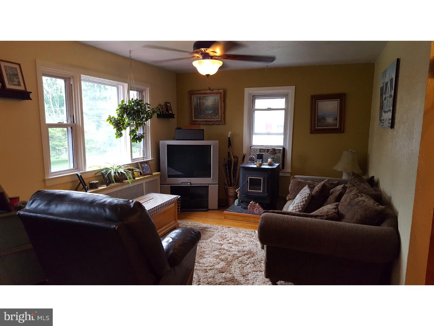 1437 Valley Road Tamaqua, PA 18252 - Photo 4 of 15 Gallery Image 4