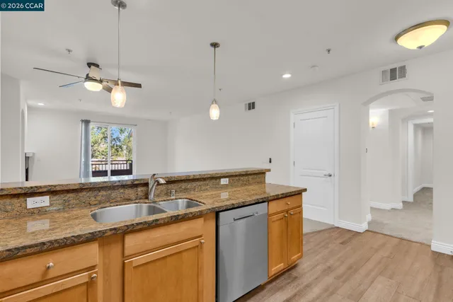 $3,400 | 1310 Creekside Drive, Unit 303, Walnut Creek, CA 94596