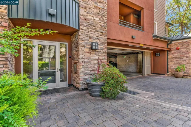 $3,400 | 1310 Creekside Drive, Unit 303, Walnut Creek, CA 94596